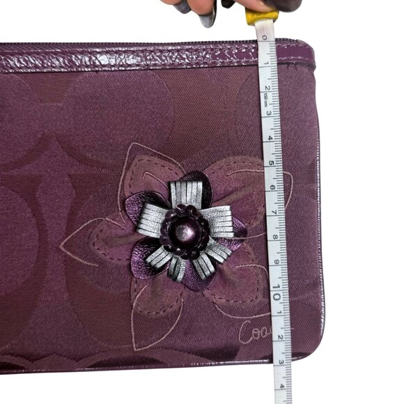 Coach Wristlet Purple Signature Jacquard Floral Appliqué - Picture 6 of 11